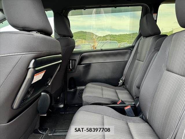 Toyota VOXY 2019-07 7226935-18