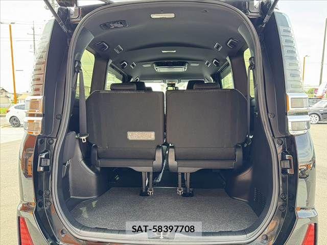 Toyota VOXY 2019-07 7226935-19