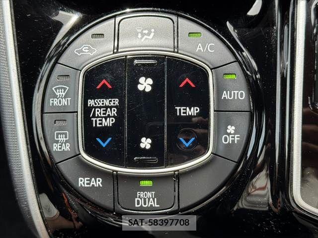 Toyota VOXY 2019-07 7226935-24