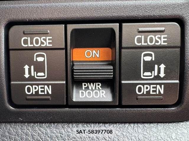 Toyota VOXY 2019-07 7226935-4