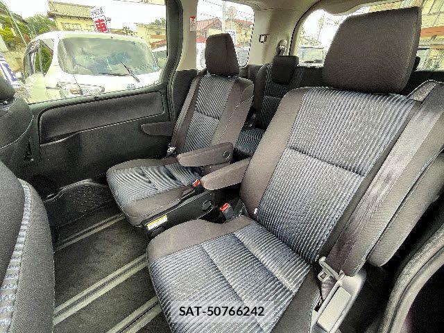 Toyota VOXY 2016-03 7226892-12