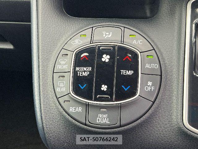 Toyota VOXY 2016-03 7226892-14