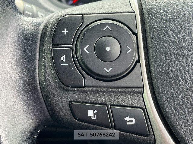 Toyota VOXY 2016-03 7226892-17
