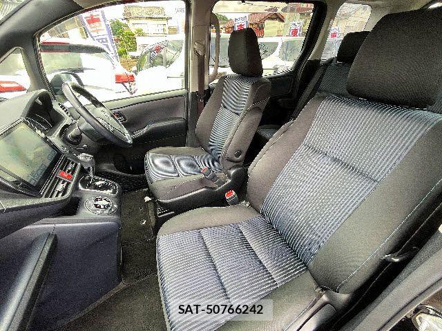 Toyota VOXY 2016-03 7226892-18