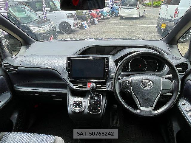 Toyota VOXY 2016-03 7226892-1