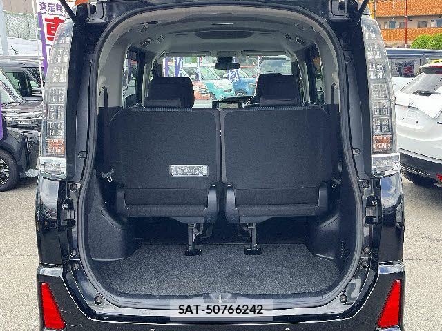 Toyota VOXY 2016-03 7226892-20