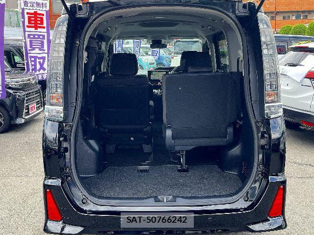 Toyota VOXY 2016-03 7226892-21