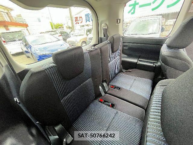 Toyota VOXY 2016-03 7226892-22
