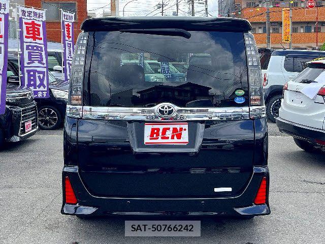 Toyota VOXY 2016-03 7226892-23
