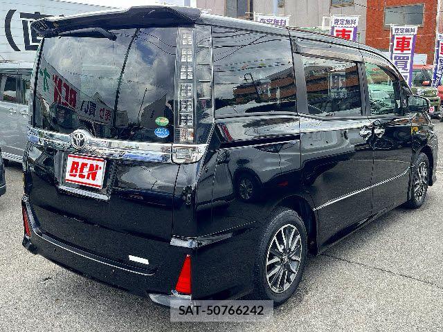 Toyota VOXY 2016-03 7226892-2