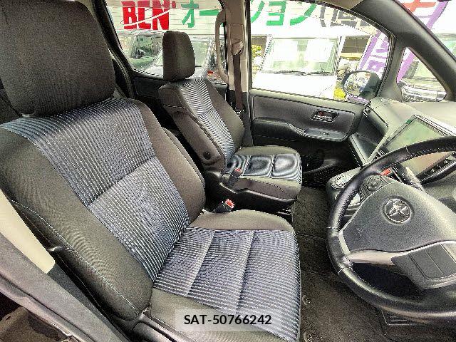 Toyota VOXY 2016-03 7226892-3