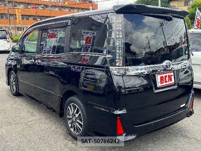 Toyota VOXY 2016-03 7226892-8