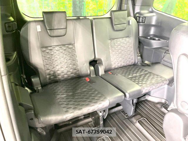 Toyota VOXY 2024-02 7226994-9