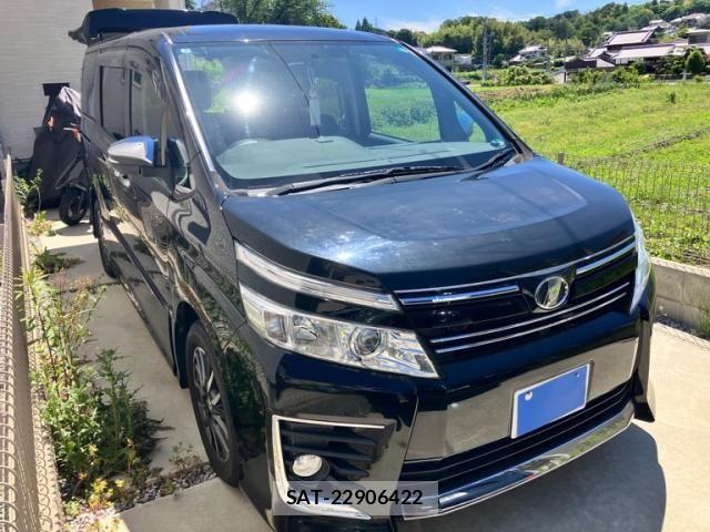 Toyota VOXY 2015-04 7226881-0