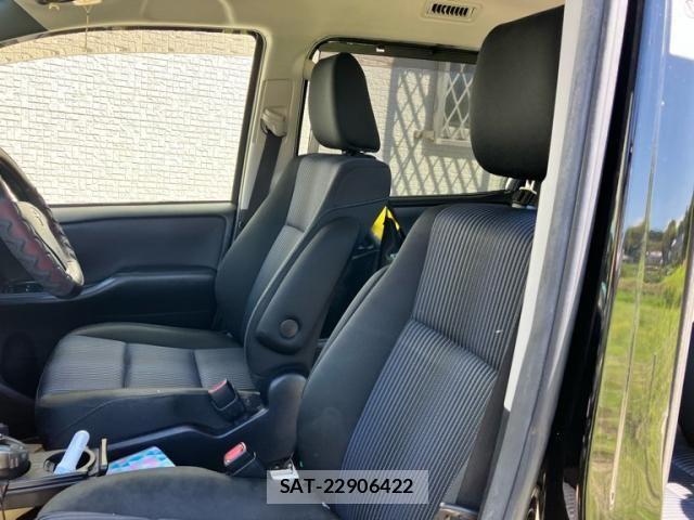 Toyota VOXY 2015-04 7226881-11