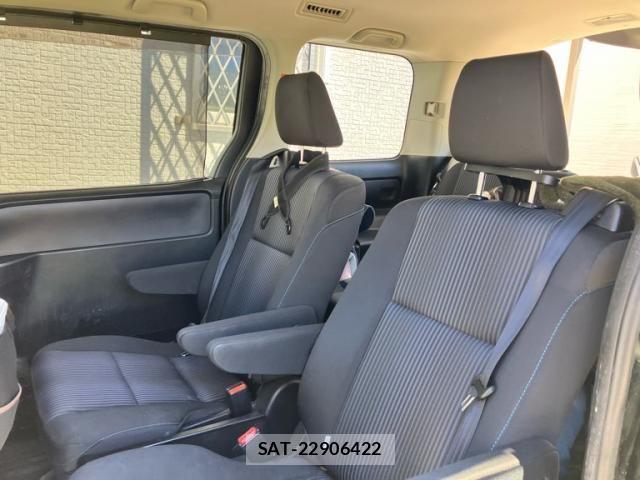 Toyota VOXY 2015-04 7226881-13