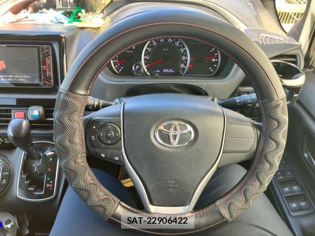 Toyota VOXY 2015-04 7226881-16