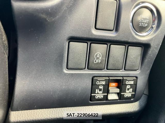 Toyota VOXY 2015-04 7226881-17