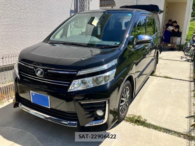 Toyota VOXY 2015-04 7226881-1