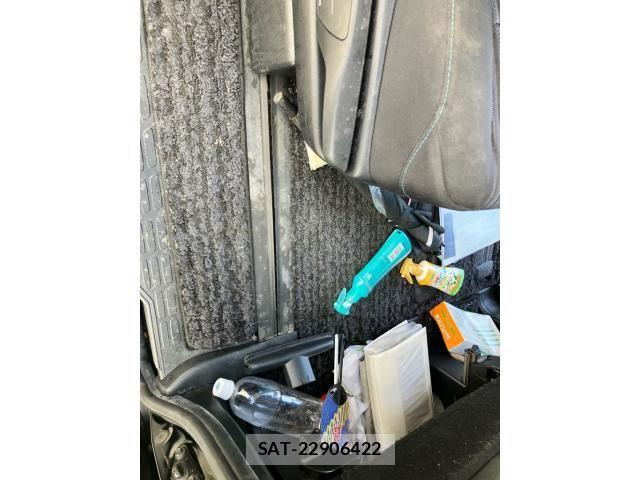 Toyota VOXY 2015-04 7226881-24