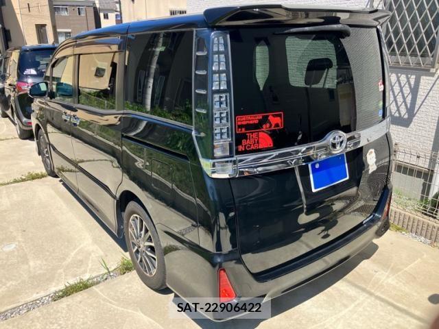 Toyota VOXY 2015-04 7226881-2