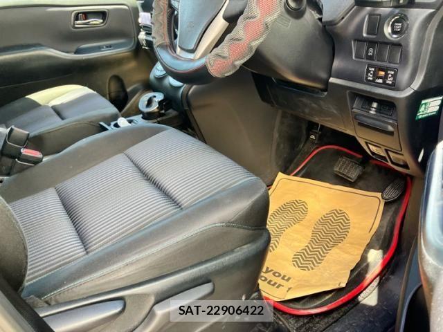 Toyota VOXY 2015-04 7226881-7