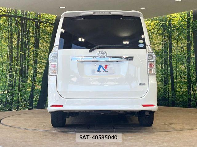 Toyota VOXY 2012-01 7226863-15