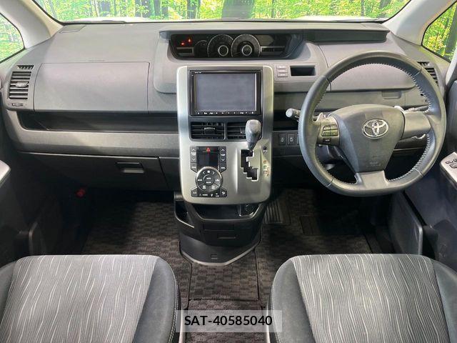 Toyota VOXY 2012-01 7226863-1