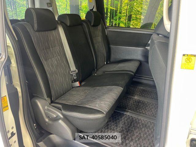 Toyota VOXY 2012-01 7226863-8