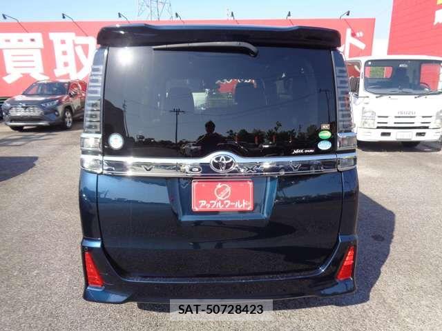 Toyota VOXY 2017-11 7226916-10