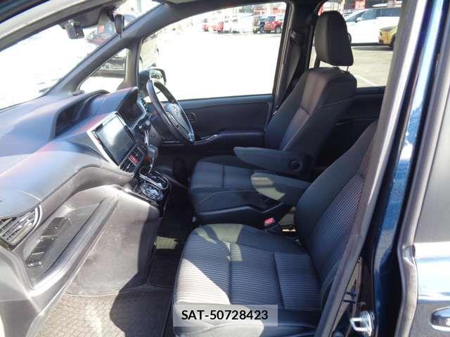 Toyota VOXY 2017-11 7226916-12
