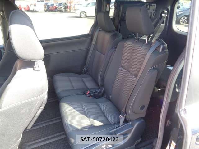 Toyota VOXY 2017-11 7226916-13
