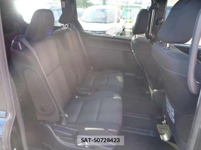 Toyota VOXY 2017-11 7226916-14