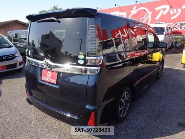 Toyota VOXY 2017-11 7226916-1