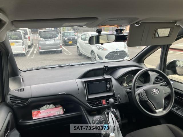 Toyota VOXY 2015-11 7226888-9