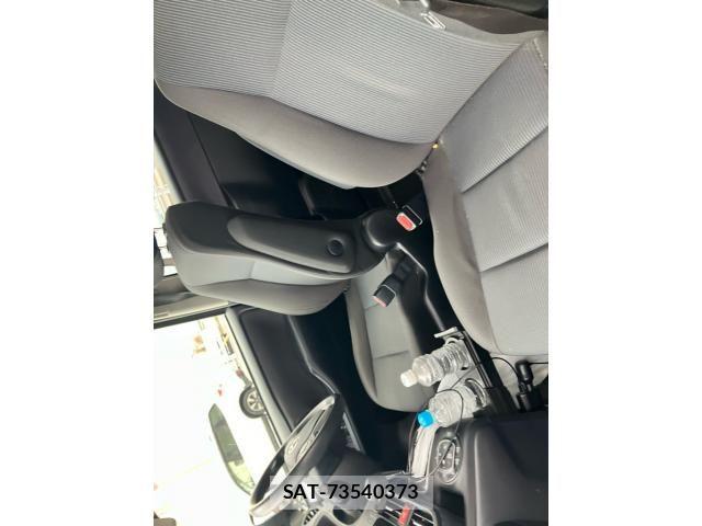 Toyota VOXY 2015-11 7226888-10