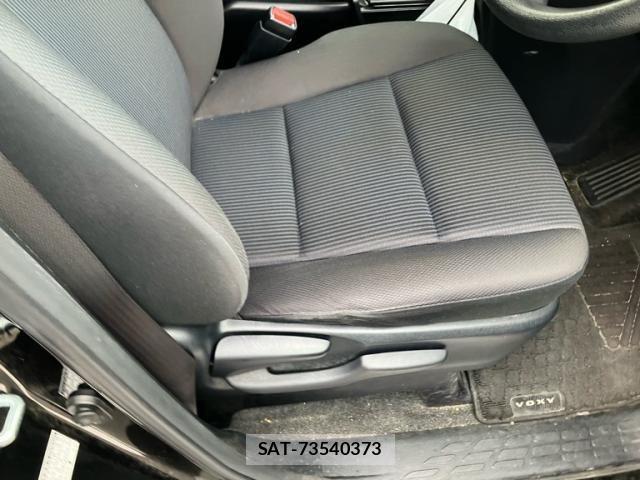 Toyota VOXY 2015-11 7226888-12