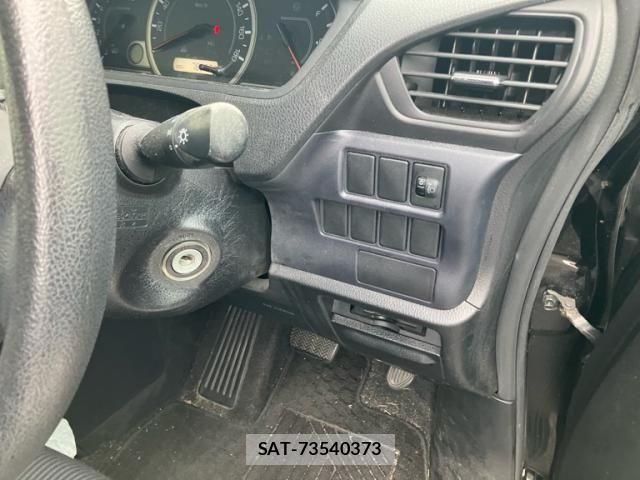 Toyota VOXY 2015-11 7226888-13