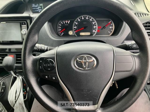 Toyota VOXY 2015-11 7226888-15