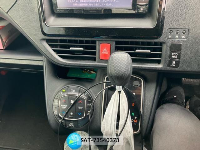 Toyota VOXY 2015-11 7226888-18