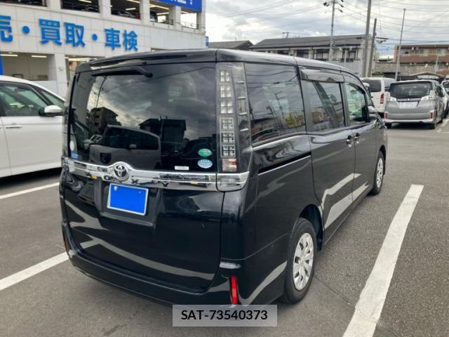 Toyota VOXY 2015-11 7226888-4