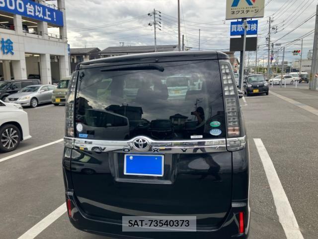 Toyota VOXY 2015-11 7226888-5