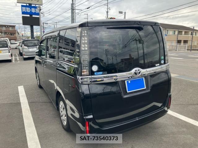 Toyota VOXY 2015-11 7226888-6