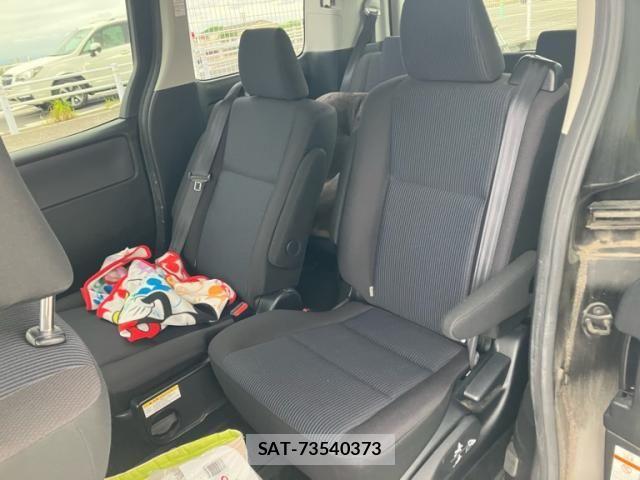 Toyota VOXY 2015-11 7226888-8