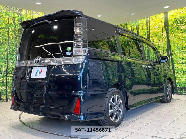 Toyota VOXY 2017-12 7226915-16