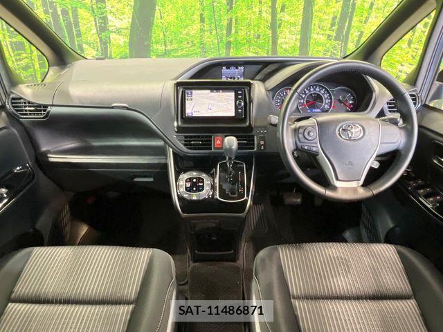 Toyota VOXY 2017-12 7226915-1