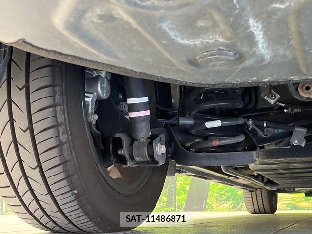 Toyota VOXY 2017-12 7226915-19