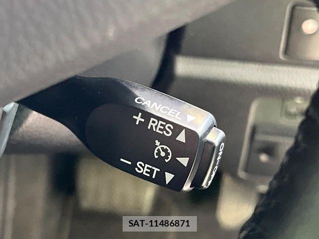Toyota VOXY 2017-12 7226915-6