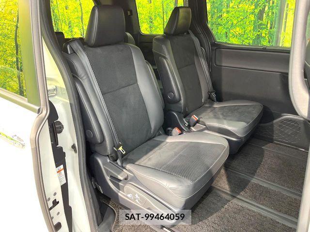 Toyota VOXY 2021-03 7226947-8