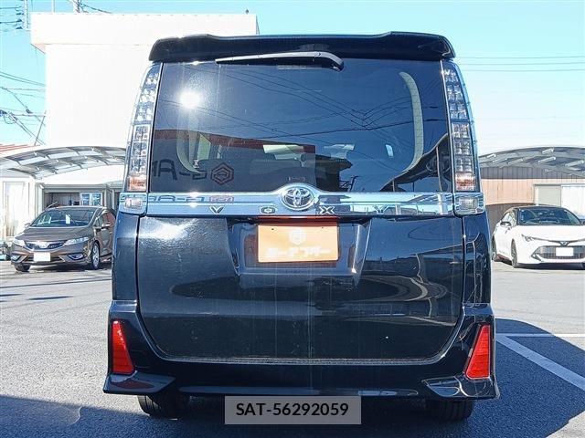 Toyota VOXY 2016-12 7226899-9